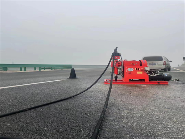 施秉马路路基路面开裂下沉注浆加固灌浆